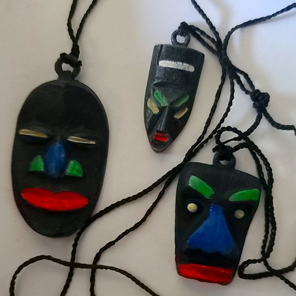 Lot of 3 1930s Polynesian Maori Mask Pendants - Picture 1 of 7